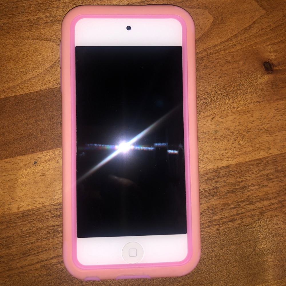 PINK IPOD TOUCH + pink ipod touch case